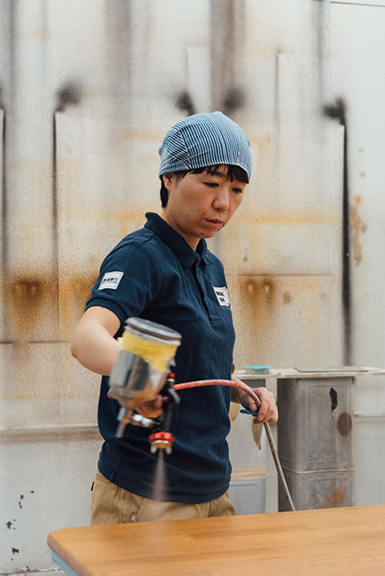 ニシザキ工芸株式会社 塗装部 石澤 友美